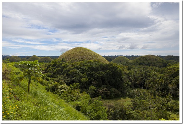 Chocolate Hills in the distance_1280_for_Web